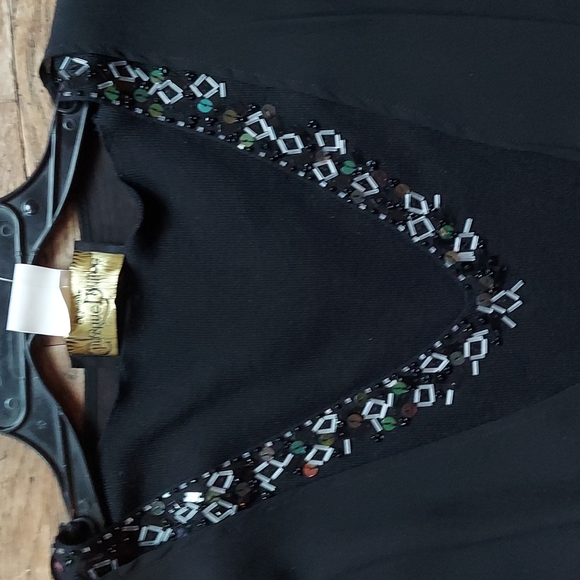 6 for $8 M&M Top - Picture 2 of 10